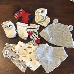 Baby Bundle – 3 Bibs, 5 Pairs of Socks, 1 Hat 🍼🧦🧢 (0–6M)